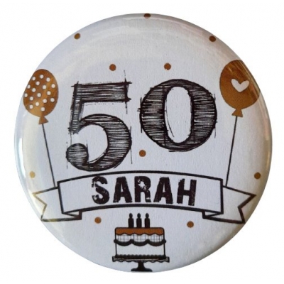 Button met tekst 50 Sarah 56mm. 